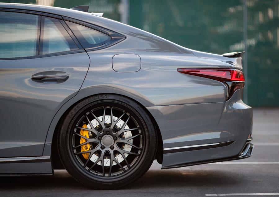 Детали экстерьера Lexus LS500 F-Sport Custom 2018 года  (фото 5 из 7)